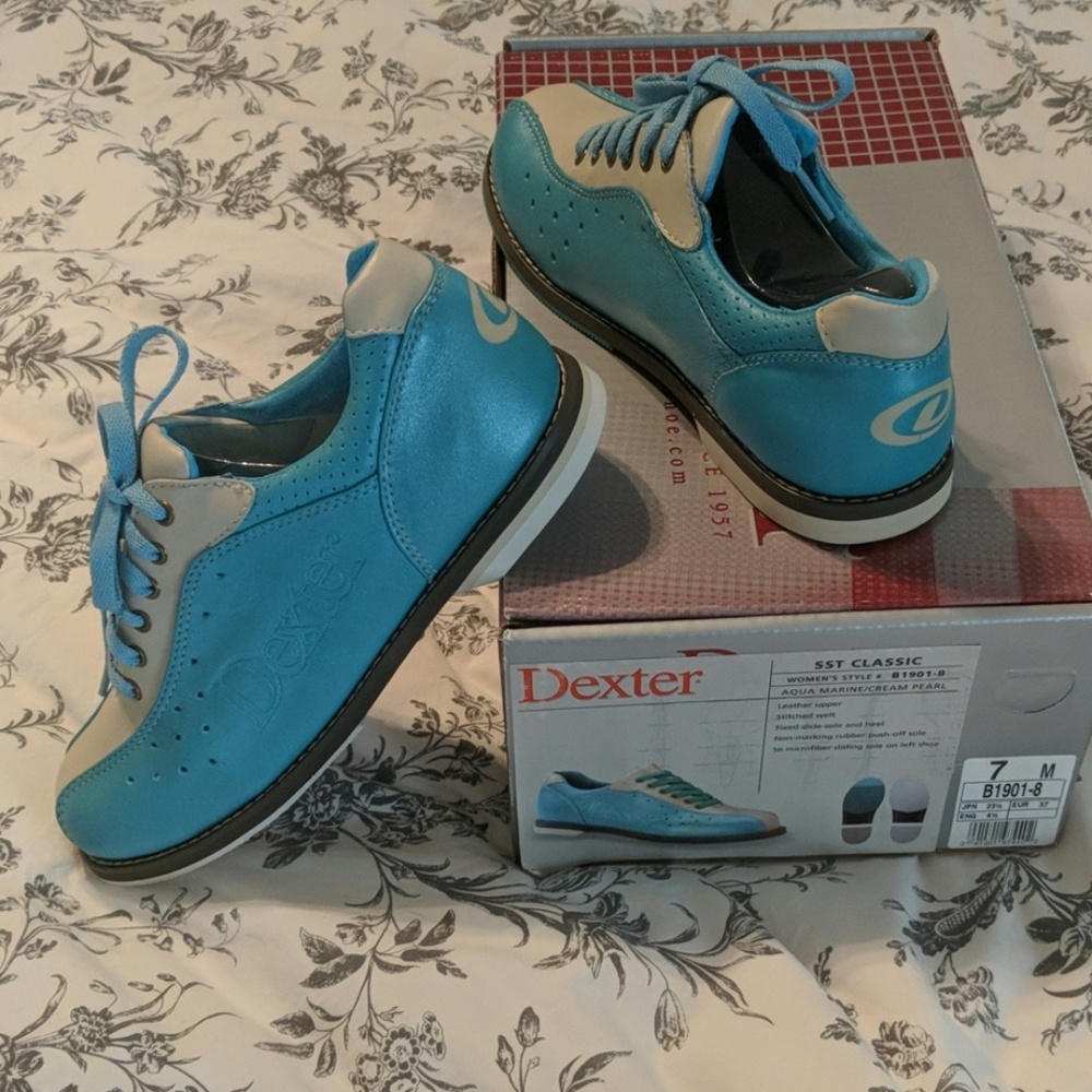 Dexter's aquamarine & pearl leather bowling shoe
